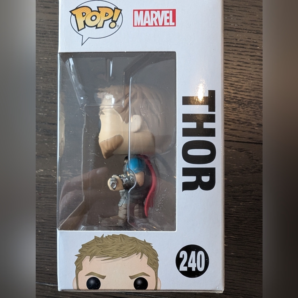 Thor Ragnarok Funko Pop 240 - Picture 4 of 4
